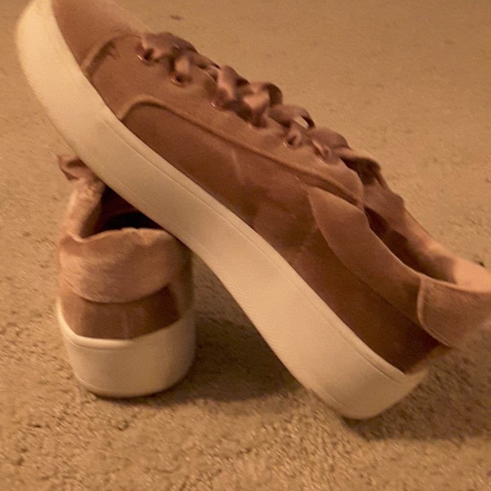 Shoes - Picture 2 of 5
